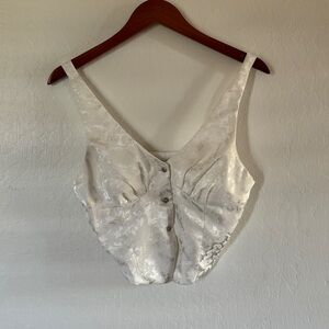 princess polly white silk crop top with button front | size: 6